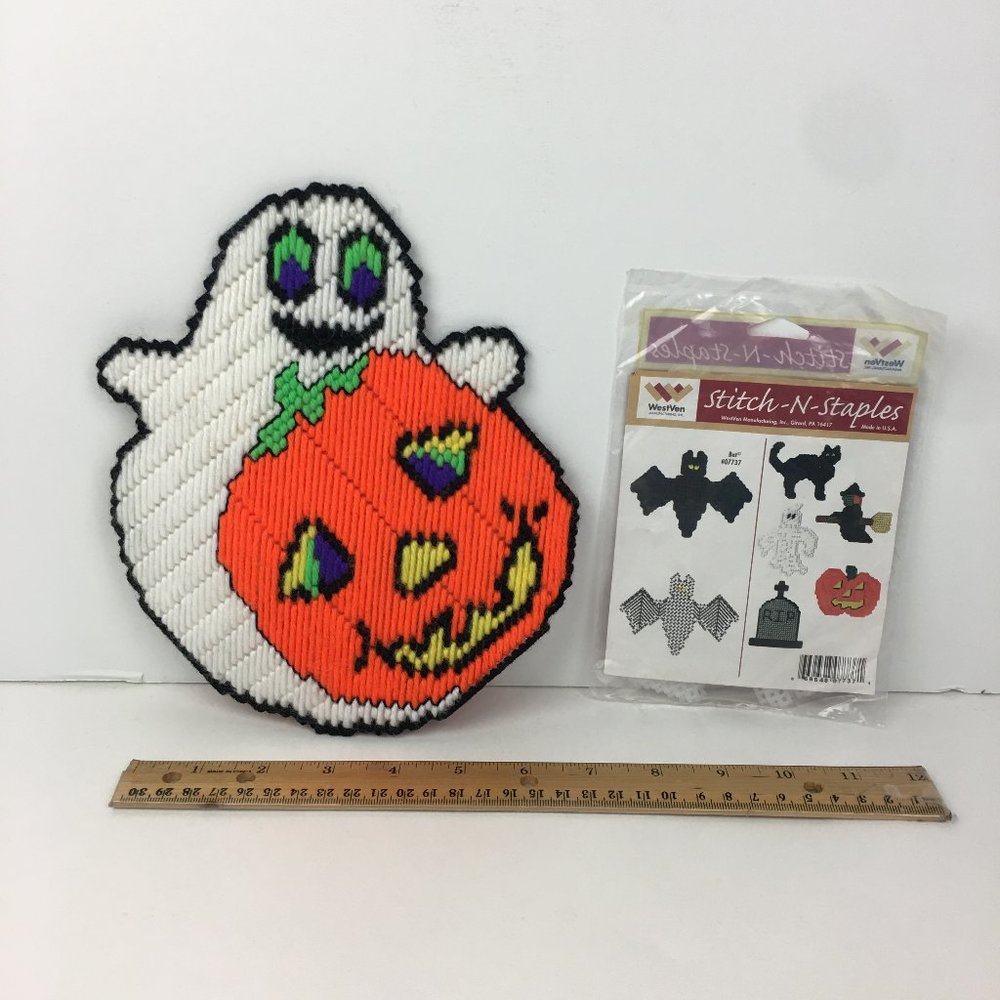 Vtg NIP Stitch n Staples Small Bat Halloween Yarn Craft w Finished Ghost Pumpkin